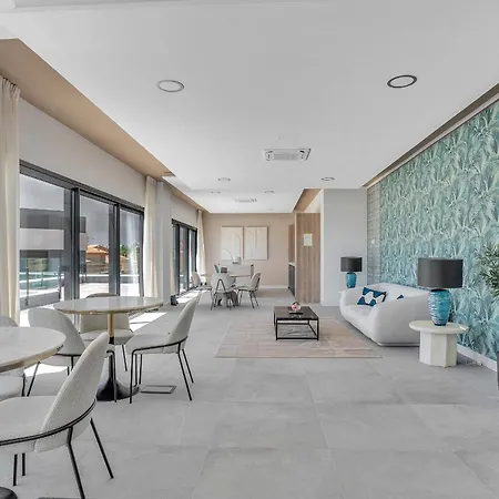 Oasis 325 Apartment